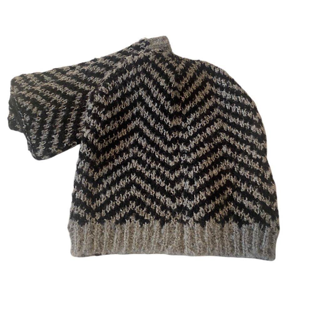 Zig Zag Gray & Black Beanie & Arm Warmer Set